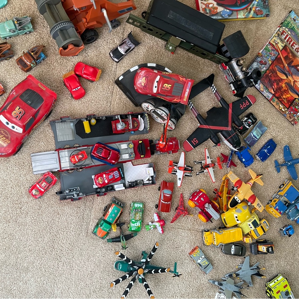 Huge collection of the movies Planes & Cars Disney collectible’s characters 💥✅